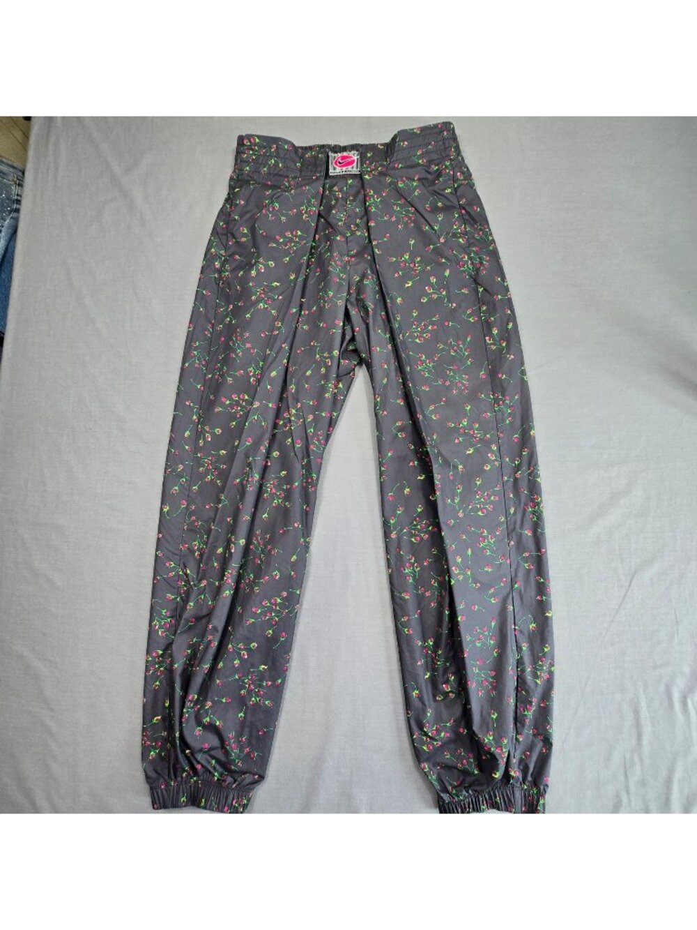 Nike Medium Womens Elastic Waist Gray Floral Print Joggers Lightweight